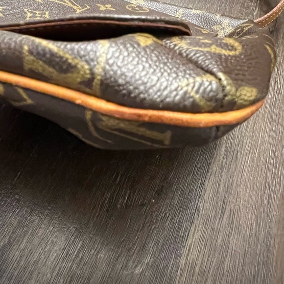 Authentic Louis Vuitton Musette Monogram Shoulder Bag! Vintage! EUC! - Picture 9 of 16